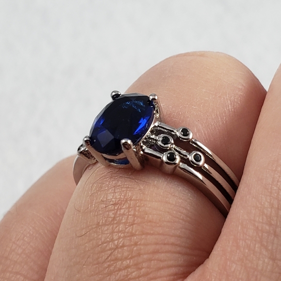 Sapphire And Bezel Set Spinel Ring - Picture 8 of 8